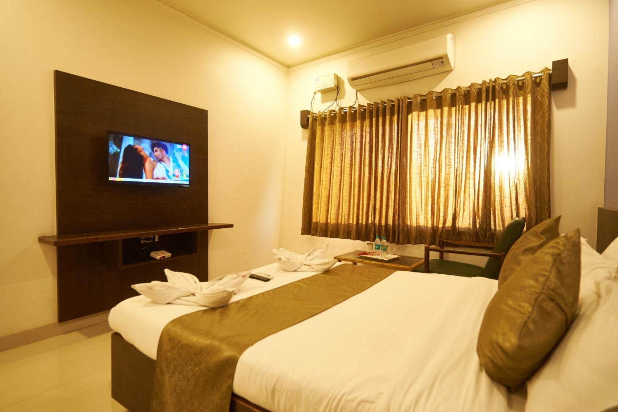 Hotel Pride Inn Ширді Екстер'єр фото
