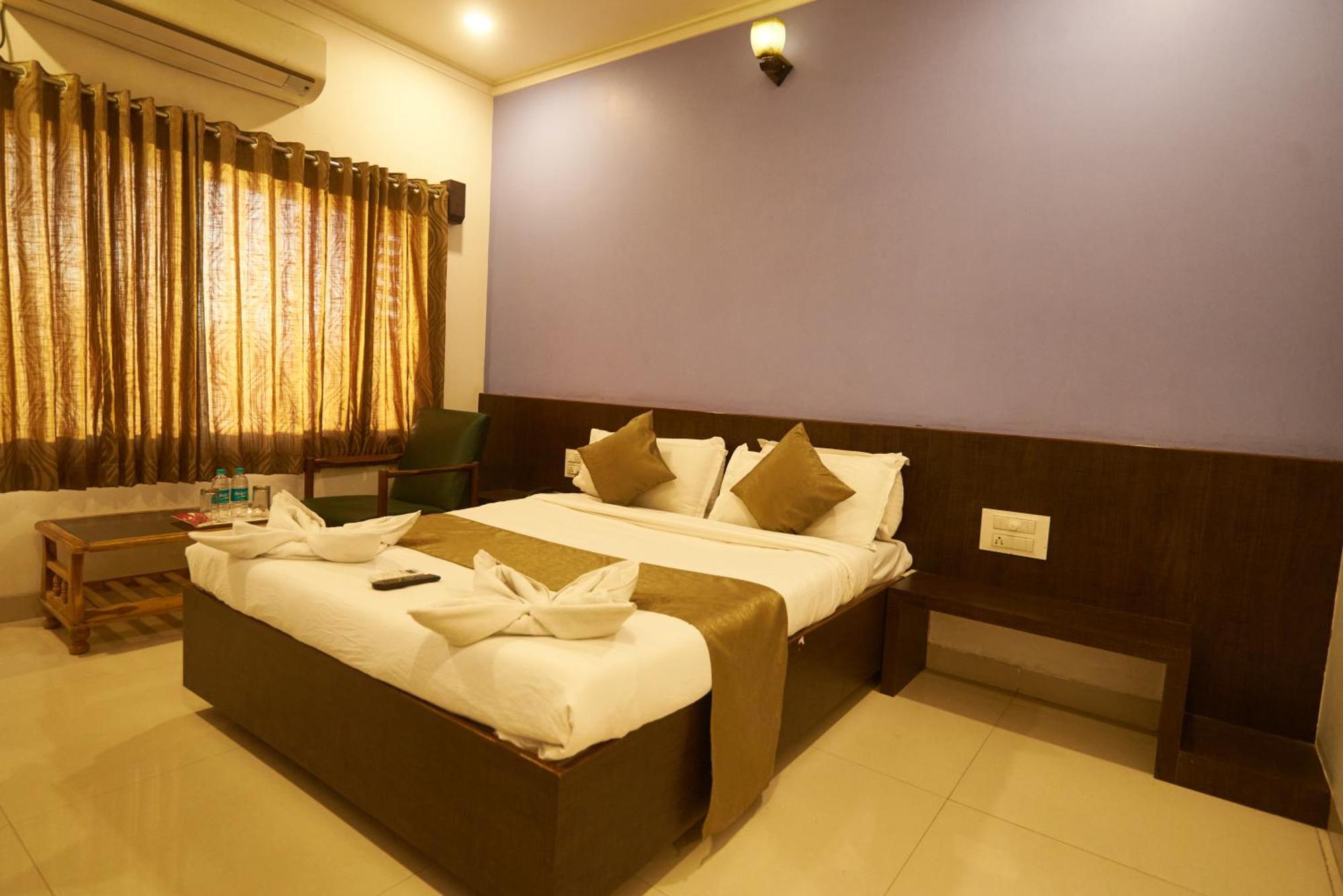 Hotel Pride Inn Ширді Екстер'єр фото