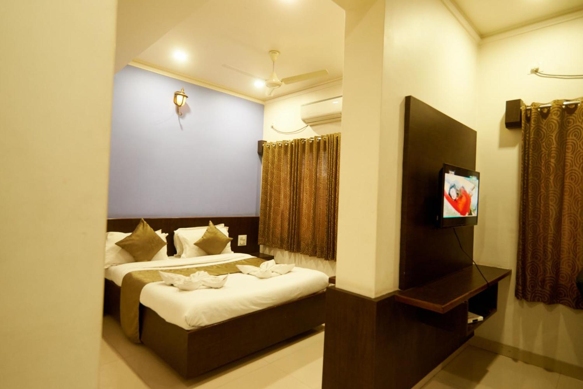 Hotel Pride Inn Ширді Екстер'єр фото