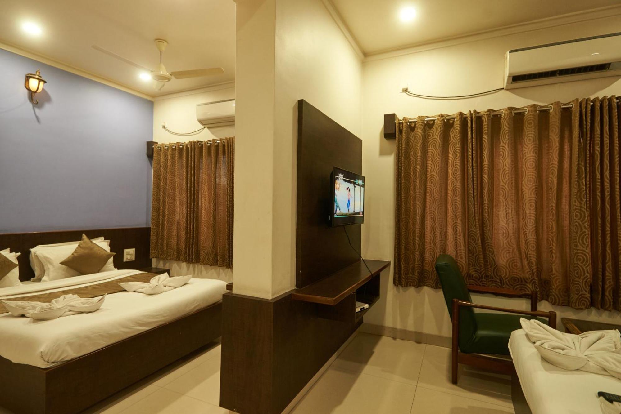 Hotel Pride Inn Ширді Екстер'єр фото