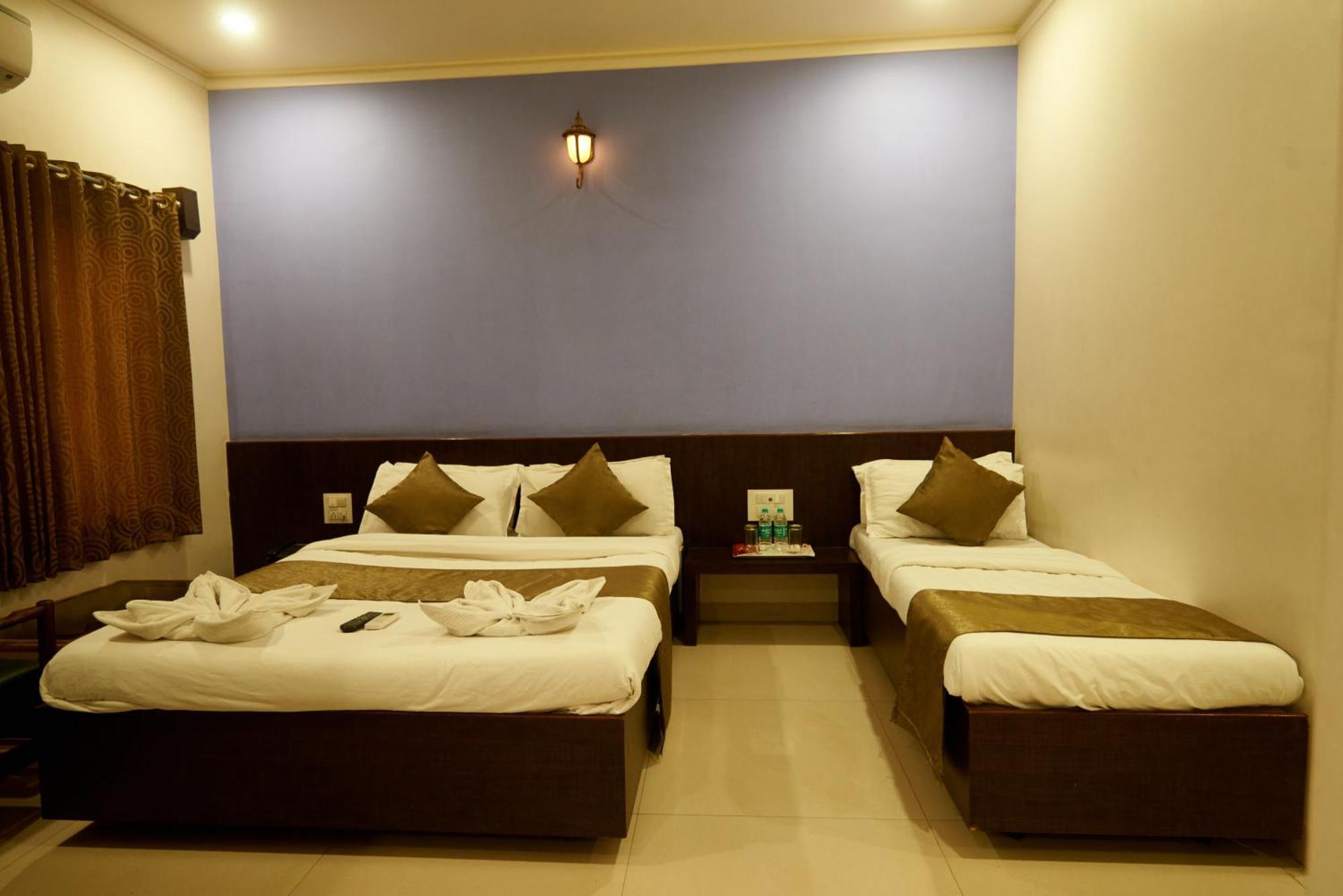 Hotel Pride Inn Ширді Екстер'єр фото
