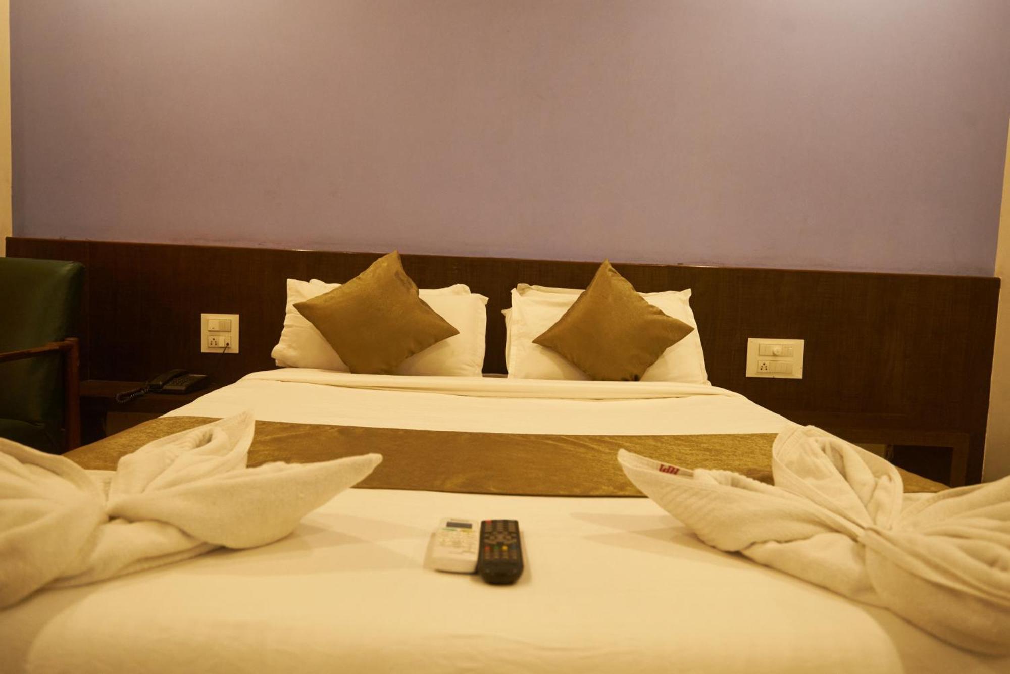 Hotel Pride Inn Ширді Екстер'єр фото
